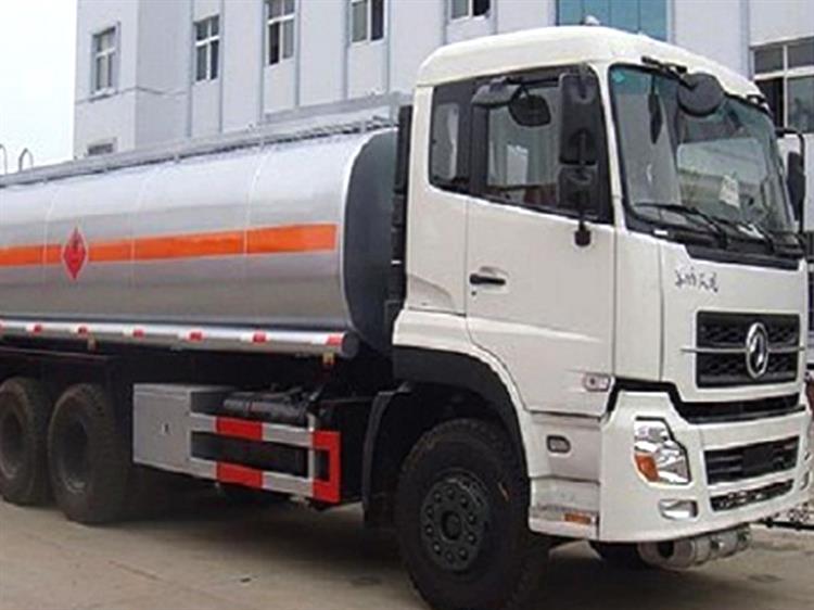 Xe chở xăng dầu 22 khối Dongfeng nhập khẩu nguyên chiếc được đánh giá top 10 xe được ưa chuộng nhất Việt Nam