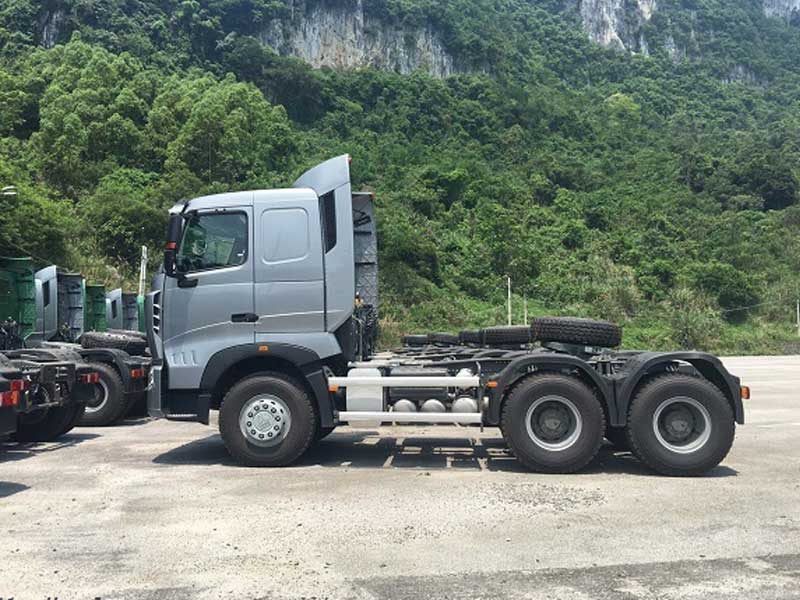 Xe đầu kéo Howo cabin A7 nóc thấp và nóc cao 1