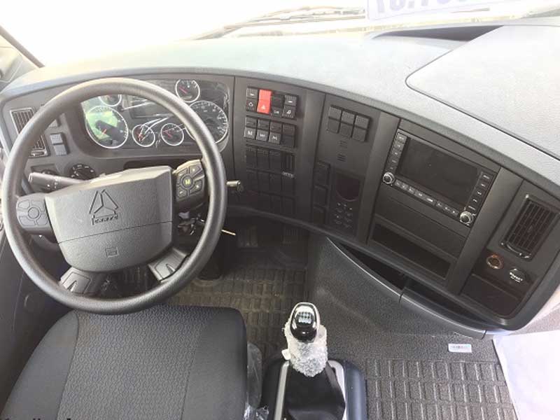 Bảng điều khiển - Xe đầu kéo Howo cabin A7 động cơ 420HP đời mới 2021