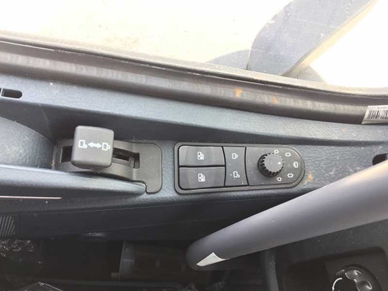 kính chỉnh điện - Xe đầu kéo Howo cabin A7 động cơ 420HP đời mới 2021