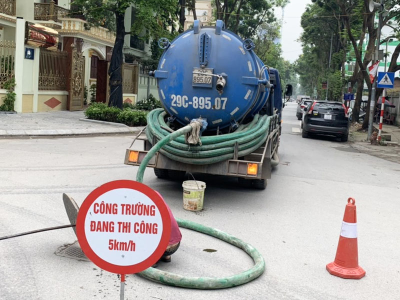 Ô tô Đông Phong Việt Nam Mua bán Xe hút bùn cũ, xe hút chất thải đã qua sử dụng