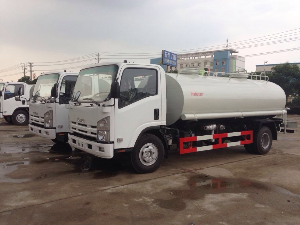 Xe phun nước rửa đường 6 khối ISUZU