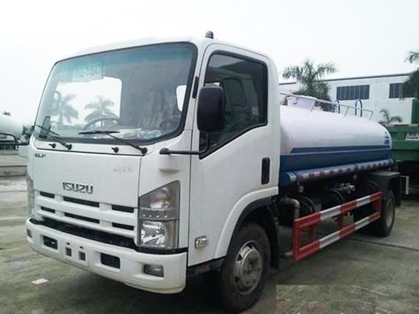 Xe phun nước rửa đường ISUZU 6m3