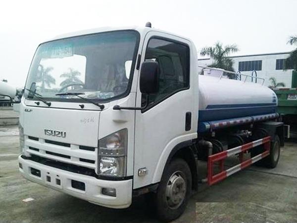 Xe phun nước rửa đường ISUZU 6m3